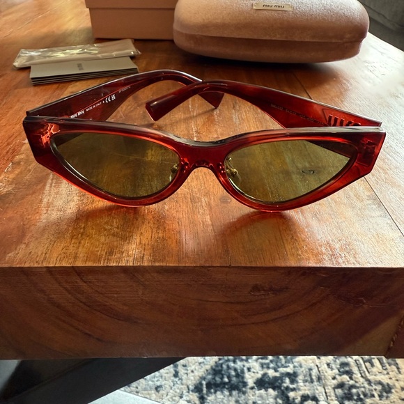 Miu Miu MU O3ZS Burgundy with Green lenses Cat-Eye Sunglasses - Picture 2 of 5